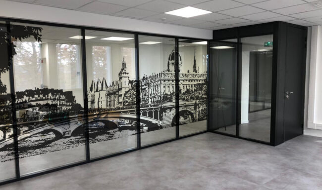 Création graphique vitrophanie bureaux